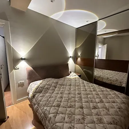 Ar Point House *